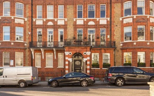 Wynnstay Gardens W8